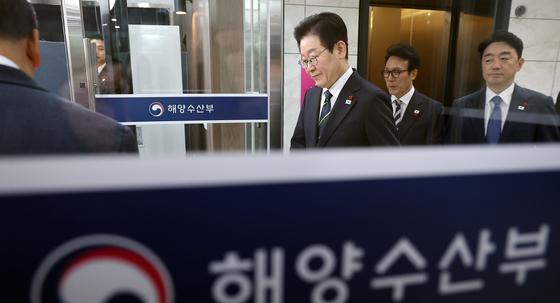 李, 업무보고 마지막 날 "6개월 후 다시"…예고편 냈다