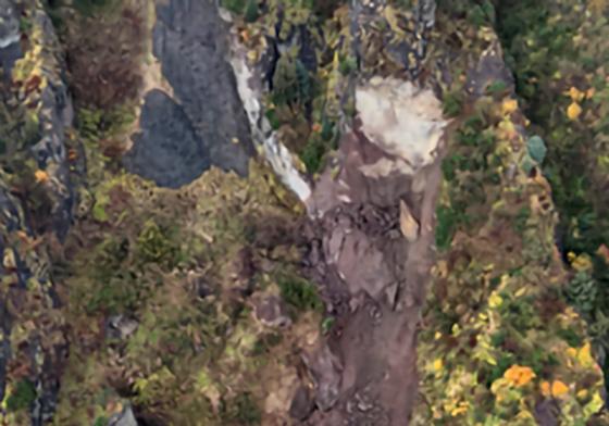 '낙석 피해' 울릉도 마을 사흘째 단수…100여가구 비상 급수