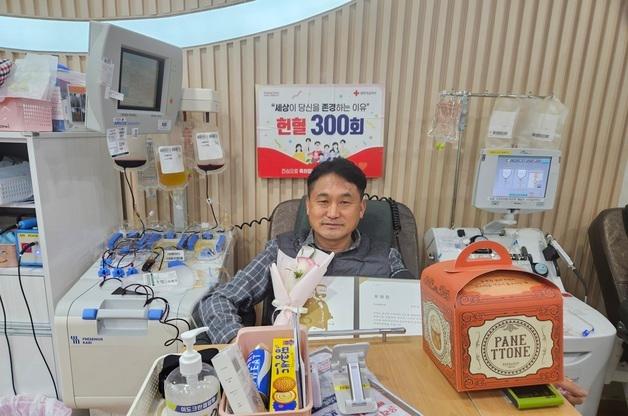 '헌혈 300회' 윤석 울산시 주무관, 헌혈유공장 최고명예대장 받아