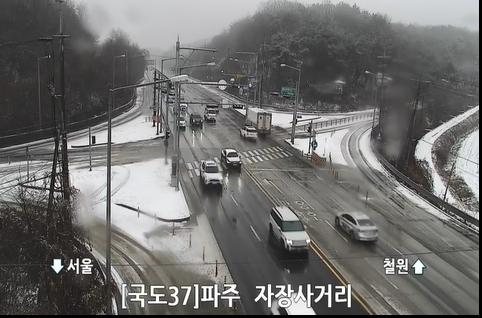 군용차 전복, 9중 추돌…경기 파주·연천 기습 폭설로 사고 잇따라(종합)