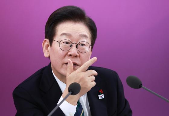 "李 정부 첫해 외교 성과는 '정상화'와 관세 타결·핵잠 도입"