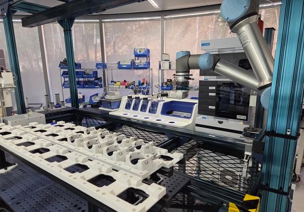 24시간 불 꺼지지 않는 신약 연구소…AI가 이끈 '자율실험실' 혁명