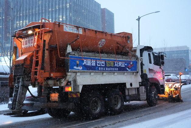 향로봉 20.8㎝…내륙·산간 중심 강풍 동반 폭설, 피해 속출(종합)