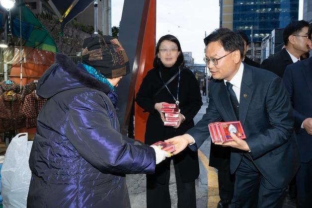 김성범 해수차관 “"지역주민 환영 감사…해양수도 도약 최선 다할 것"