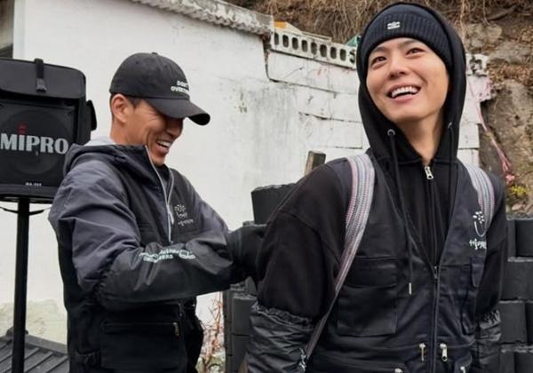 박보검, 션과 연탄 봉사…얼굴도 마음도 훈훈