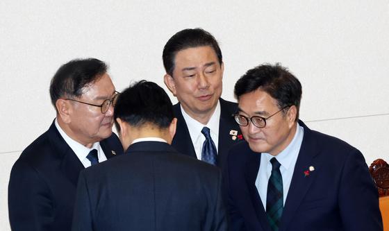 대화 나누는 김병기 원내대표와 우원식 국회의장