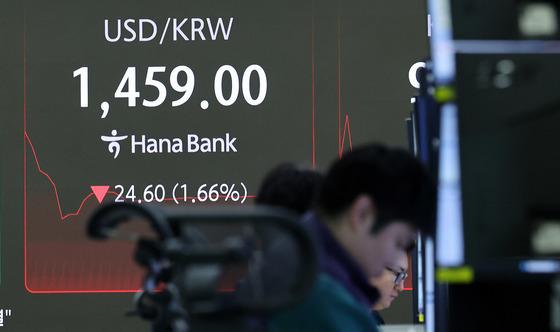 [뉴스1 PICK]외환당국 "원화 과도한 약세 바람직하지 않아"…구두개입