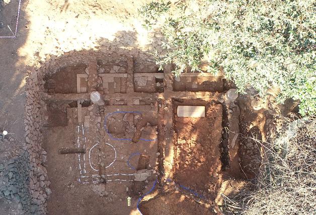 통영서 조선 후기 통제사 비각과 부자관계 비신 출토