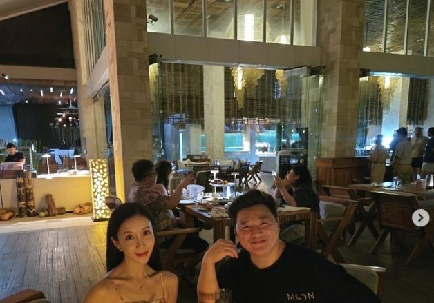 윤정수♥원진서, 발리 신혼여행 모습 공개…꿀 뚝뚝 떨어지는 부부