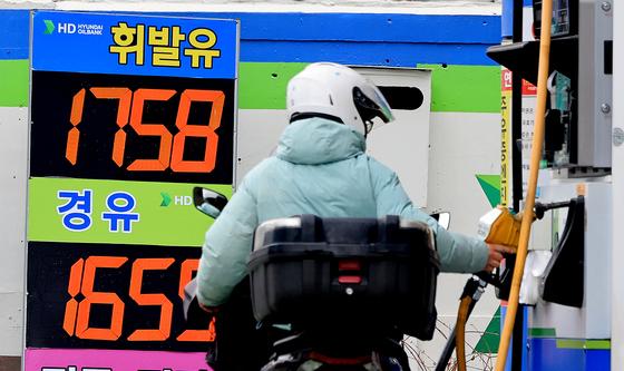 유류세 인하 '2개월 연장', 자동차 개소세 인하는 내년 6월까지