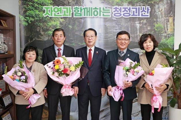 괴산군 공직자 14명 이달 말 공직 마침표…군청서 이·퇴임 행사