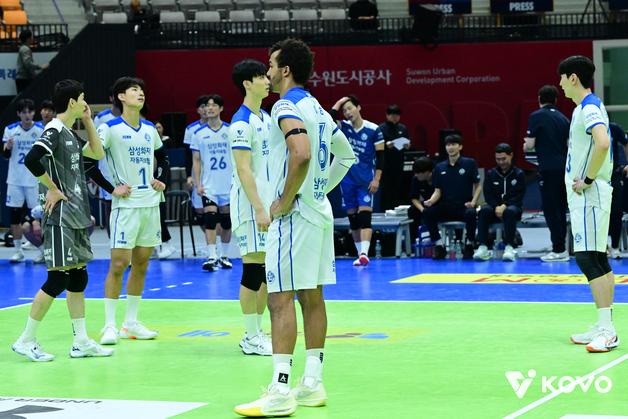 "순혈주의가 부진의 원인"…삼성화재, 외인 사령탑 찾아 나섰다