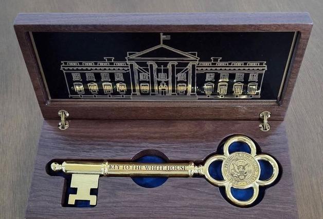 트럼프, 李대통령에 '백악관 황금열쇠' 선물…세계 5개뿐 