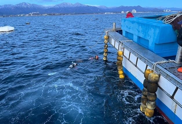 속초해경, 해상서 부유물에 감겨 운행 불가능해진 어선 구조