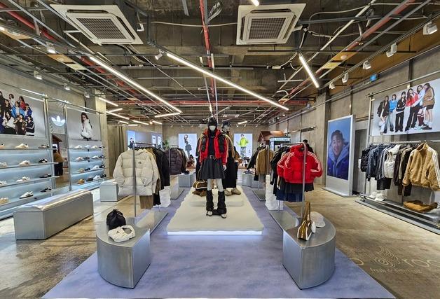 [르포] 성수서 즐기는 겨울 캠핑…ABC마트·아디다스 협업 에디션