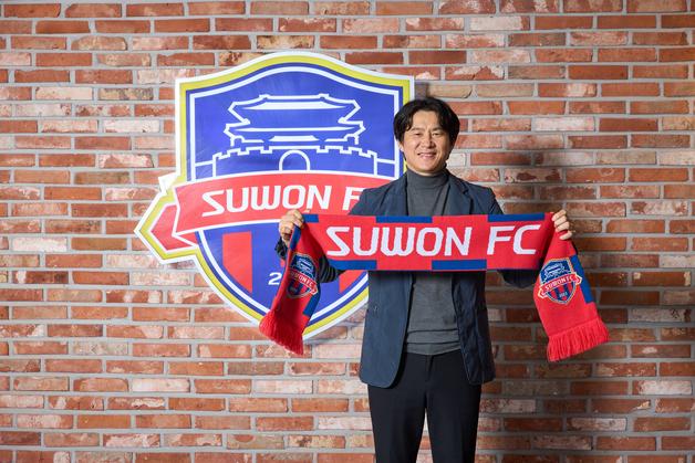 수원FC, 박건하 감독 선임…"팬들과 승격의 기쁨 함께 누릴 것"