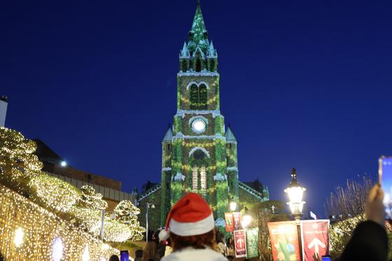 아기예수의 탄생을 축하하는 명동성당 미디어파사드