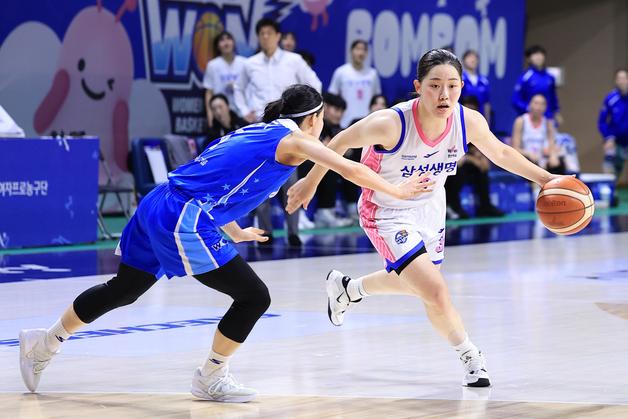 여자농구 삼성생명, '2쿼터 2득점' 우리은행 잡고 4위 도약