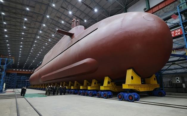 한미 핵잠 도입 협상 빨라지자, 北 "먼저 띄운다"…남북 경쟁 본격화