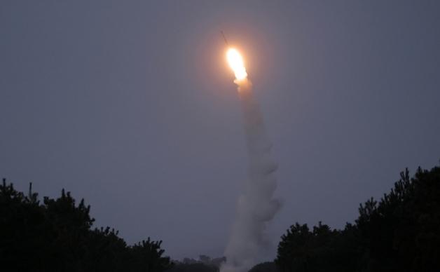 北 "신형 지대공미사일 시험발사"…북한판 '사드' 첫 공개