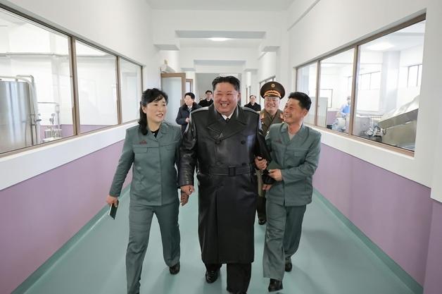 김정은, 정평군 지방공업공장·종합봉사소 준공식 참석