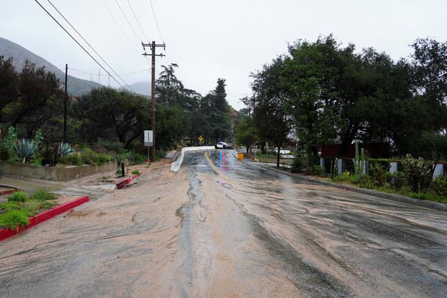 성탄 앞두고 대형 폭풍우 강타…美 LA 일대에 '비상사태' 선포