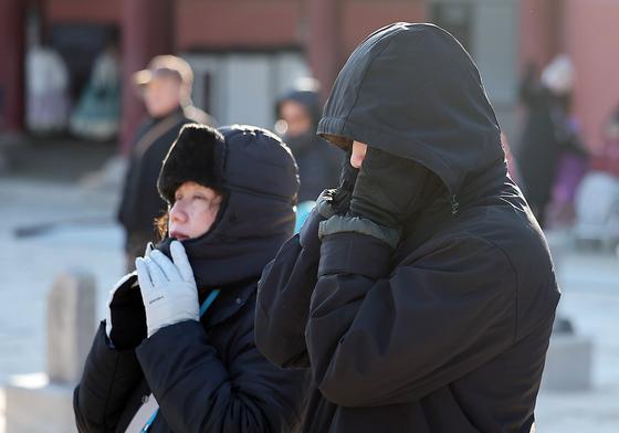전국 곳곳 '한파'에 '대설주의보'…출근길도 사람도 '꽁꽁'(종합)