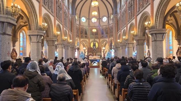 "어지러운 세상에 평안을" 성탄절 전동성당 평화기원 미사
