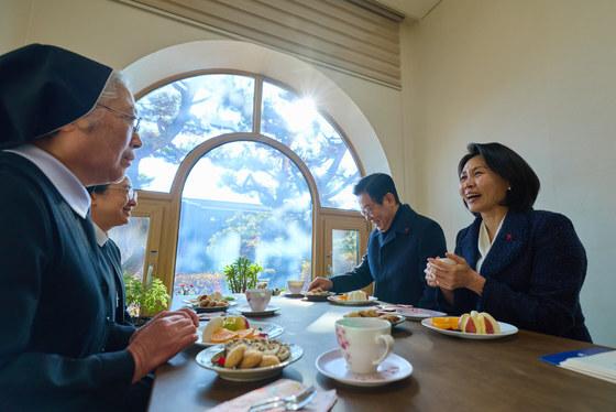 인천교회·명동성당 찾은 李대통령…성탄절 희망·사회통합 메시지(종합)