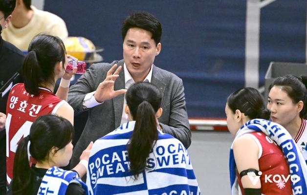 '7연승'' 강성형 감독 "위기 딛고 살아나…더 단단한 팀 될 것" 