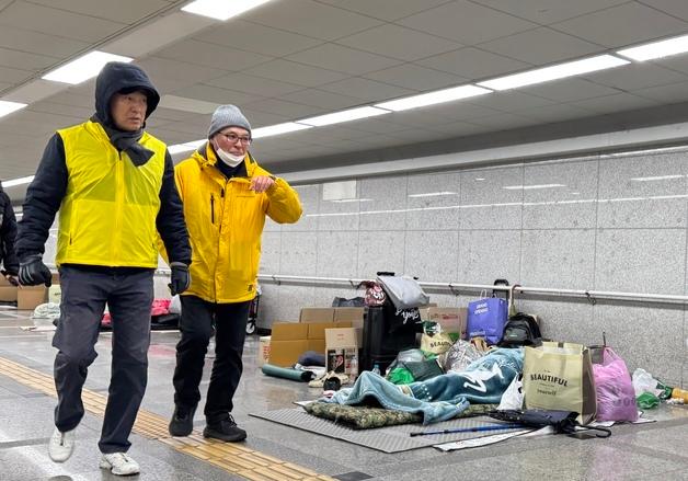 [동정] 오세훈 '한파 절정' 성탄절 서울역 노숙인 안전 점검