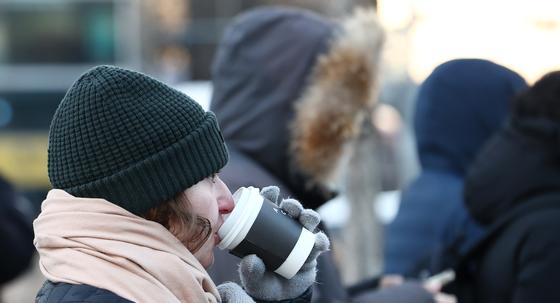 최저 -15도 강추위, 오전까지 '냉동고'…제주 산지엔 눈발 
