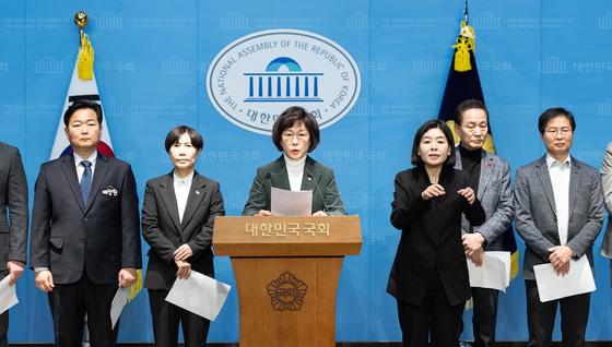 與 "쿠팡 자체조사, 대국민 기만극…셀프 수사 중단하라"