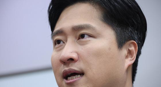 국힘 청년최고위원 "윤어게인!" 문자에…"윤스톱! 답장"