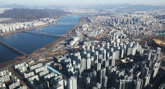 7%대 넘보는 주담대 금리…대출 받아 집 장만 어려워진다