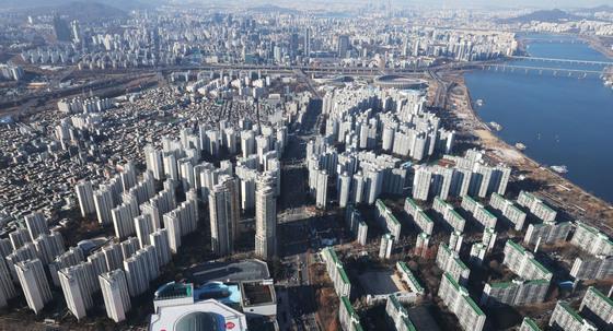 5대 은행 가계대출 11개월 만에 역성장…새해도 대출 한파