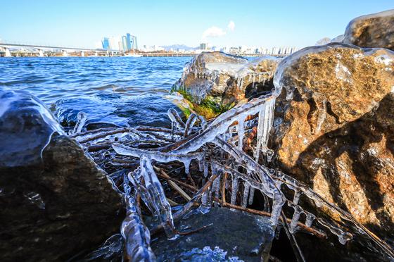 [오늘의 날씨] 부산·경남(27일, 토)…아침 최저 -9~-3도 '강추위'