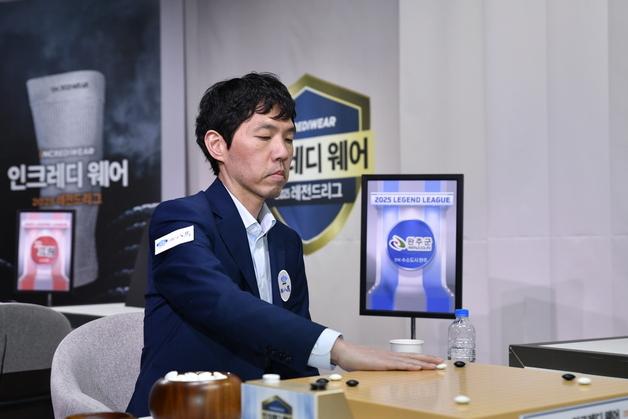 '1969승' 이창호 통산 최다승·신진서 농심배 5연패 견인…바둑 10대 뉴스