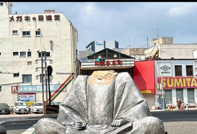 한밤중 파손된 日도요토미 히데요시 동상…범인은 술 취한 경찰
