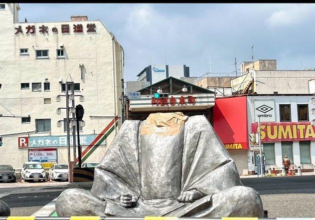 한밤중 파손된 日도요토미 히데요시 동상…범인은 술 취한 경찰