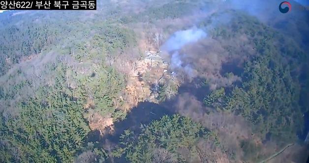 부산 북구 야산서 산불…헬기 6대 투입해 진화