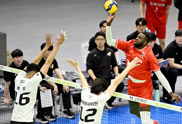 '베논 29점' 한국전력, 현대캐피탈 3-1 제압…불붙는 3위 싸움