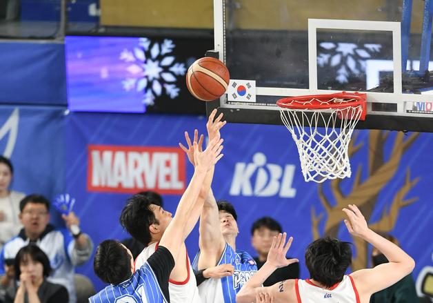 '안영준 위닝샷' SK, 가스공사에 1점 차 신승…DB·KT도 승전고(종합)