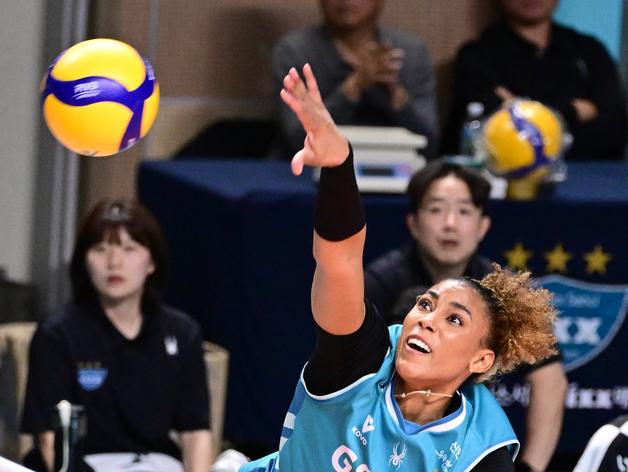 '실바 45점' GS칼텍스, 풀세트 끝 흥국생명 4연승 저지(종합)