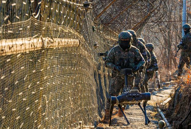 "돈 급하면 충성론 이용하세요"…작년 군 장병 대부업 대출 444억원 