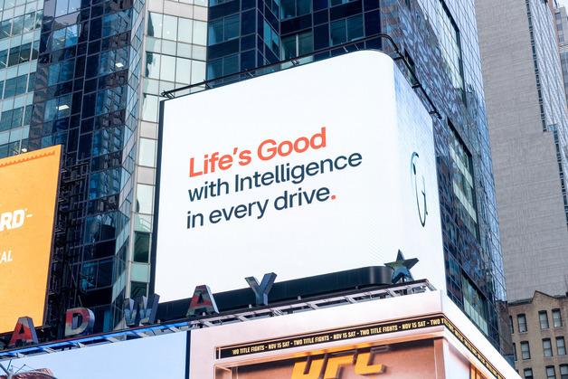 LG전자, 美 뉴욕·英 런던 명소서 전장 사업 경쟁력 '과시'