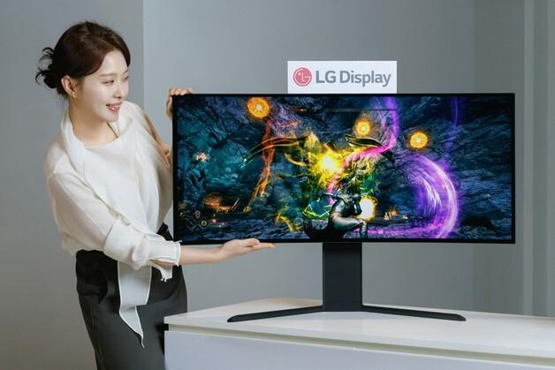 '게이머들의 꿈'…LGD, 세계 최고 주사율·해상도 모니터용 OLED 공개