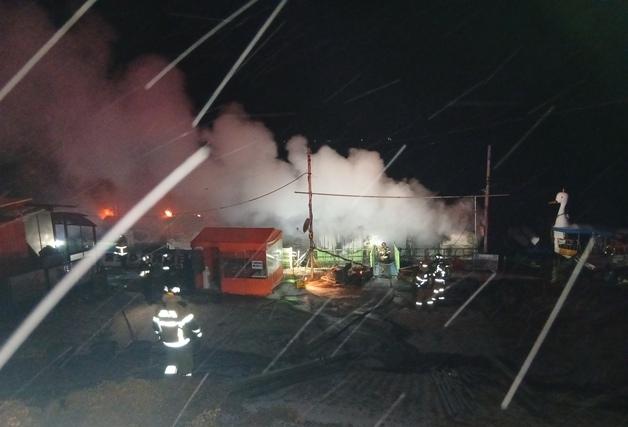 익산 오리배 선착장 화재…3900여만원 피해