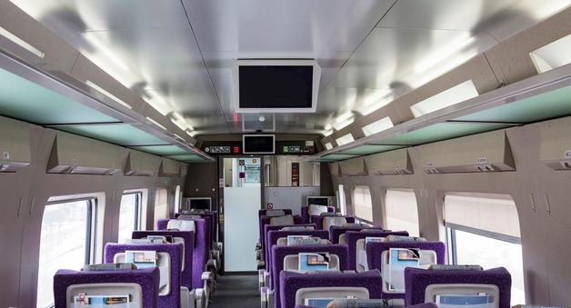 "KTX 입석 커플, 특실 승객에 '바꿔달라'…거절하자 '싸가지'" 