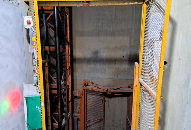 부산 건물 공사장서 외국인 작업자 엘리베이터 통로 추락사